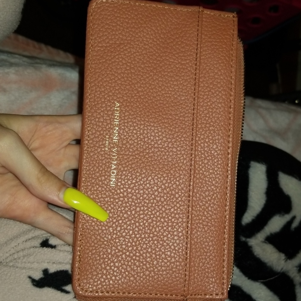 Adrienne Vittadini wallet